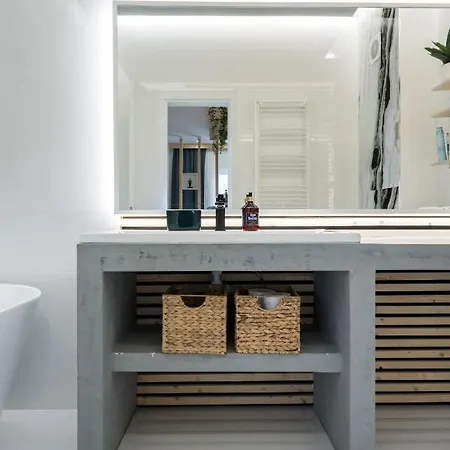 Апартаменты Jungle Escape - Luxe 1-br Haven In