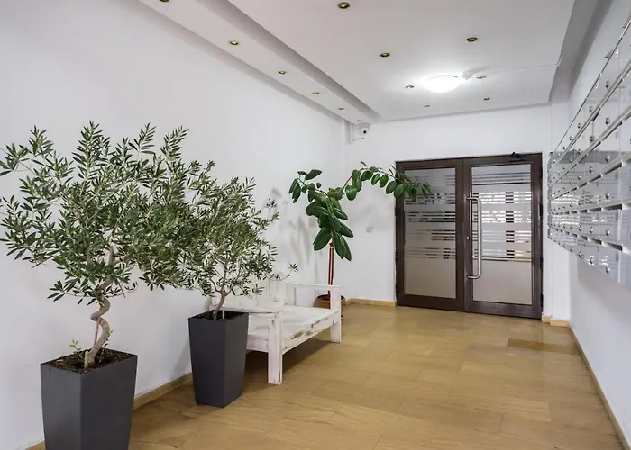 Jungle Escape - Luxe 1-br Haven In Apartment Bucharest