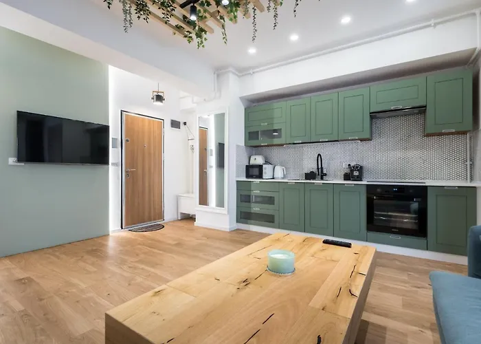 Apartment Jungle Escape - Luxe 1-br Haven In