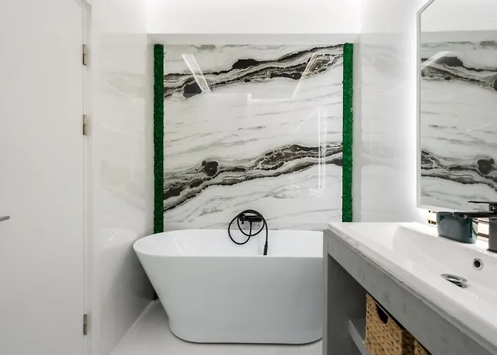 Jungle Escape - Luxe 1-br Haven In * Bucharest