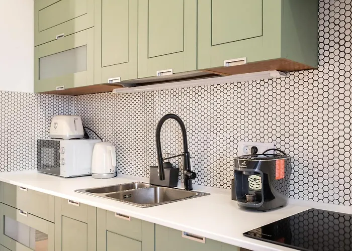 Jungle Escape - Luxe 1-br Haven In Apartment Bucharest