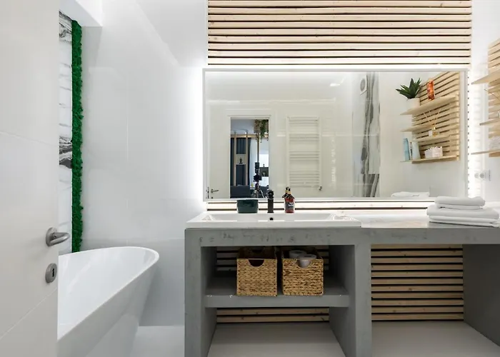 Apartment Jungle Escape - Luxe 1-br Haven In *