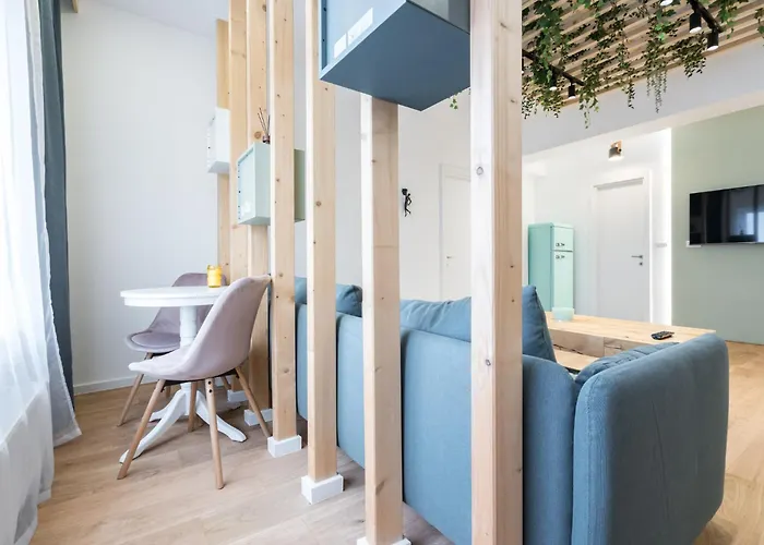 Apartment Jungle Escape - Luxe 1-br Haven In